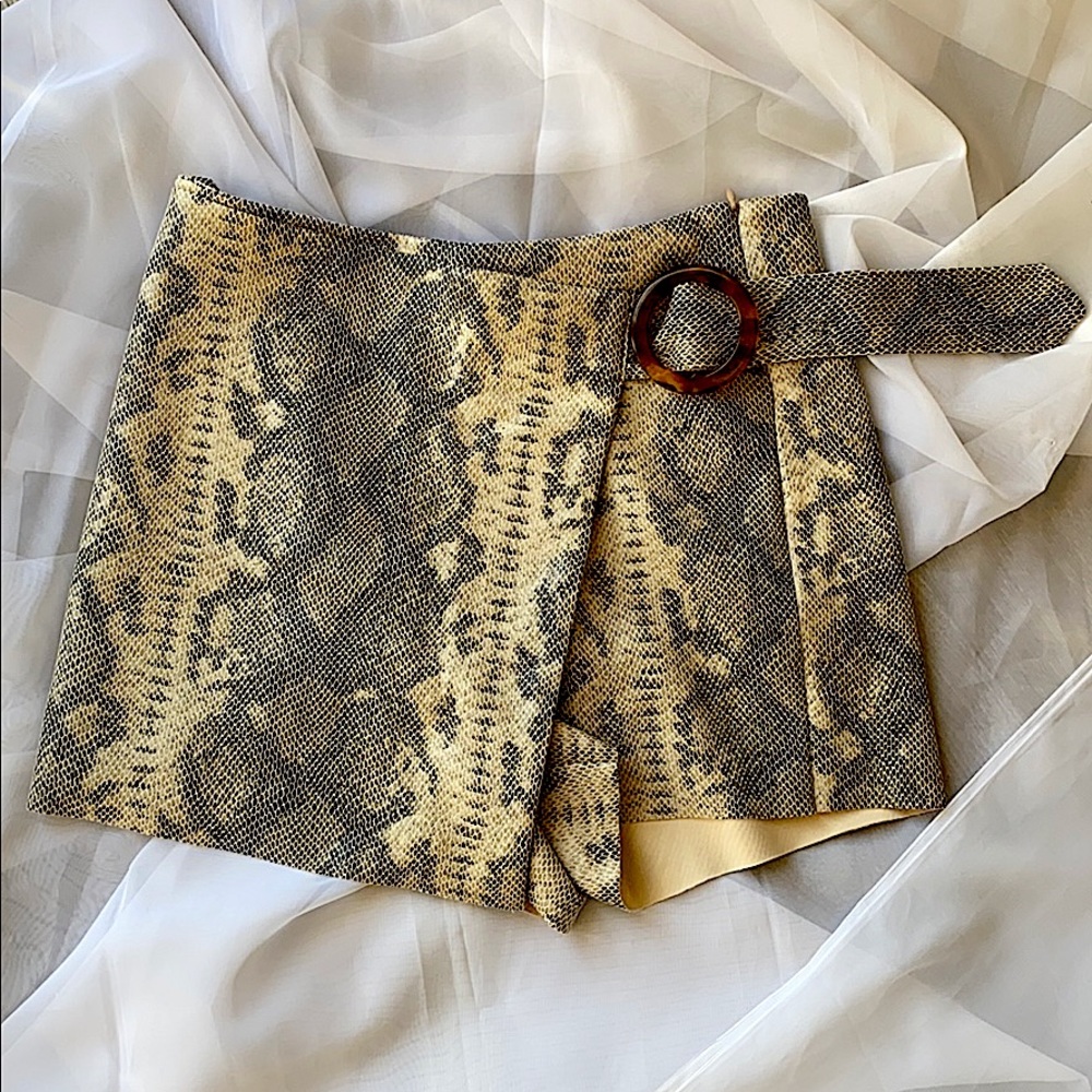Medium Zara Snake-pattern Skort!